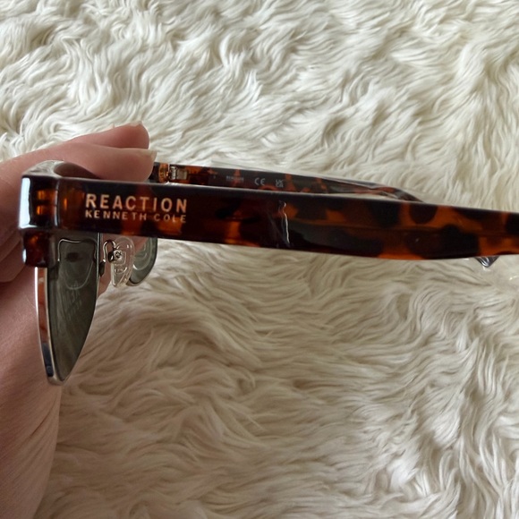 Kenneth Cole Tortoise Shell Sunglasses - Picture 3 of 6